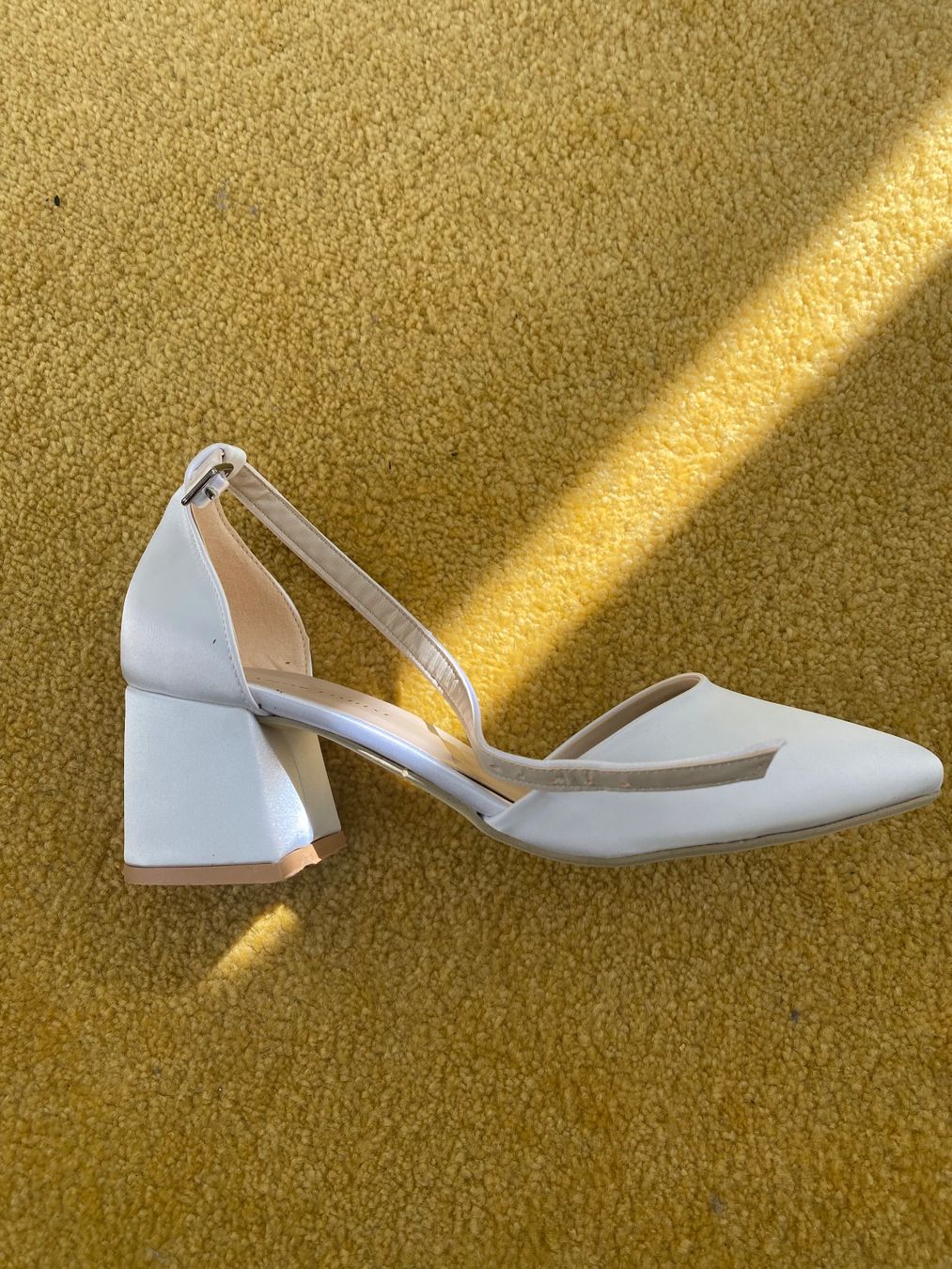 Damenschuhe: WEISSE ABSATZSCHUHE ODER BRAUTSCHUHE – Neu und originalverpackt aus Zürich von isabel137
