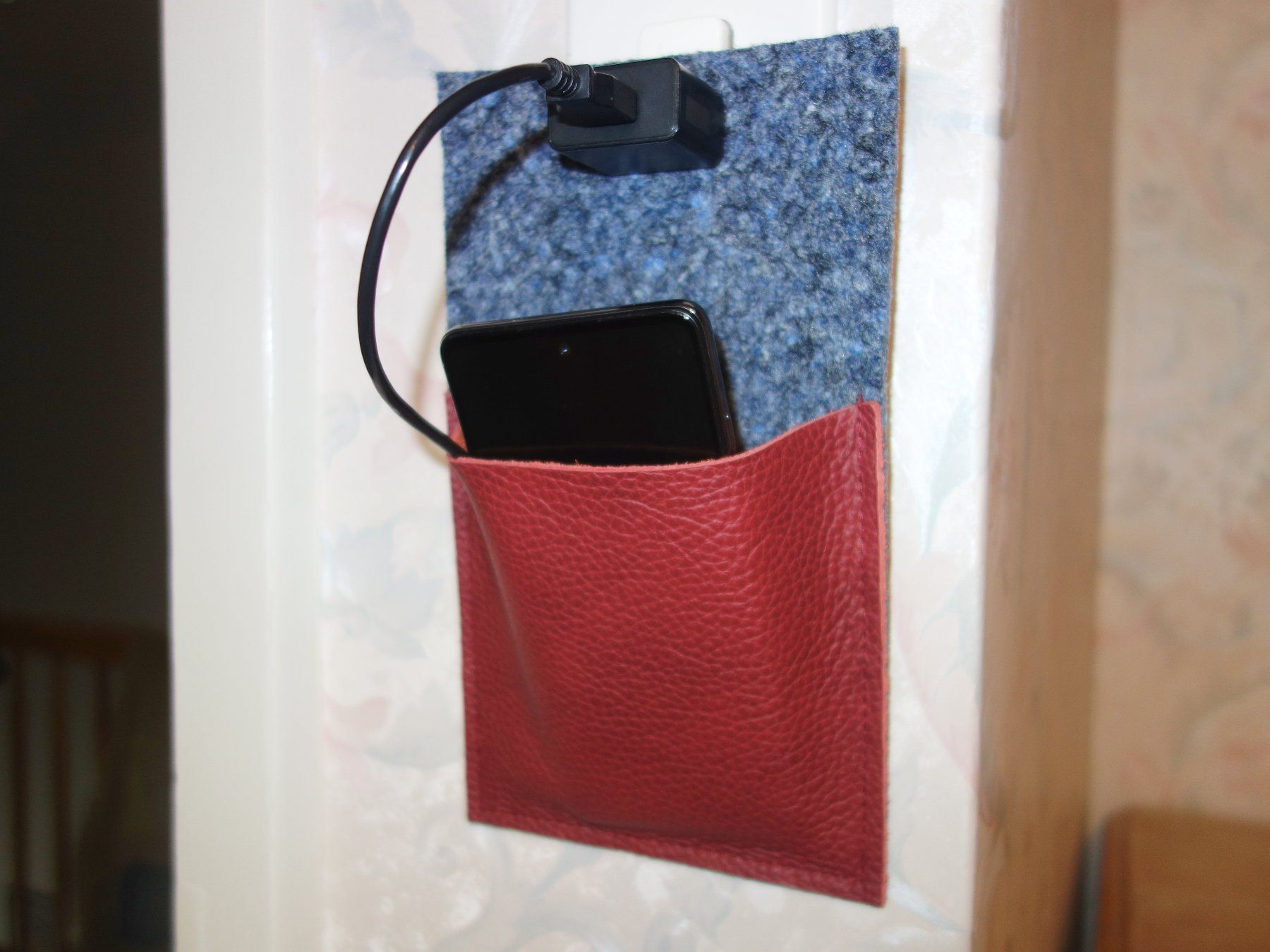 Telefoni cellulari / Smartphones: Handytasche zum laden von Handys – Nuovo e nell'imballaggio originale da Wohlen AG venduto da -Farbenspiel-