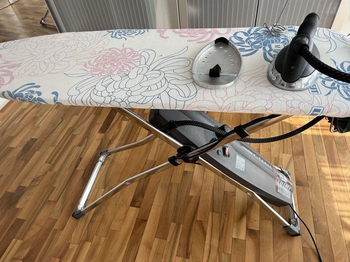 Laurastar Ferri da stiro: Laurastar Magic Evolution Bügelstation – Usato da Mörigen venduto da Nummer8 1