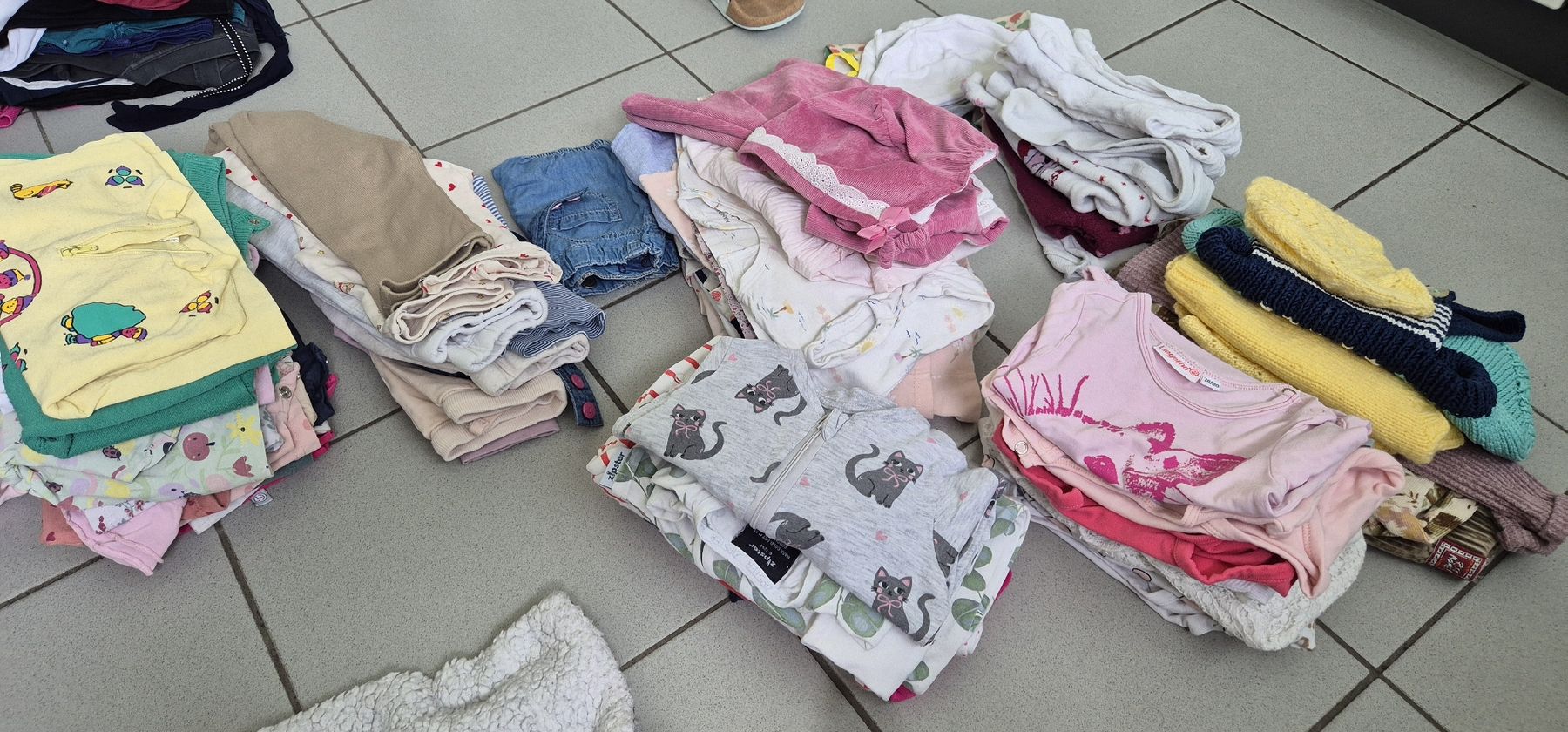 Lotti & Set di vestiti: Kleiderpaket Baby Mädchen Gr 74 – Usato da Fislisbach venduto da kio_x9dg 2