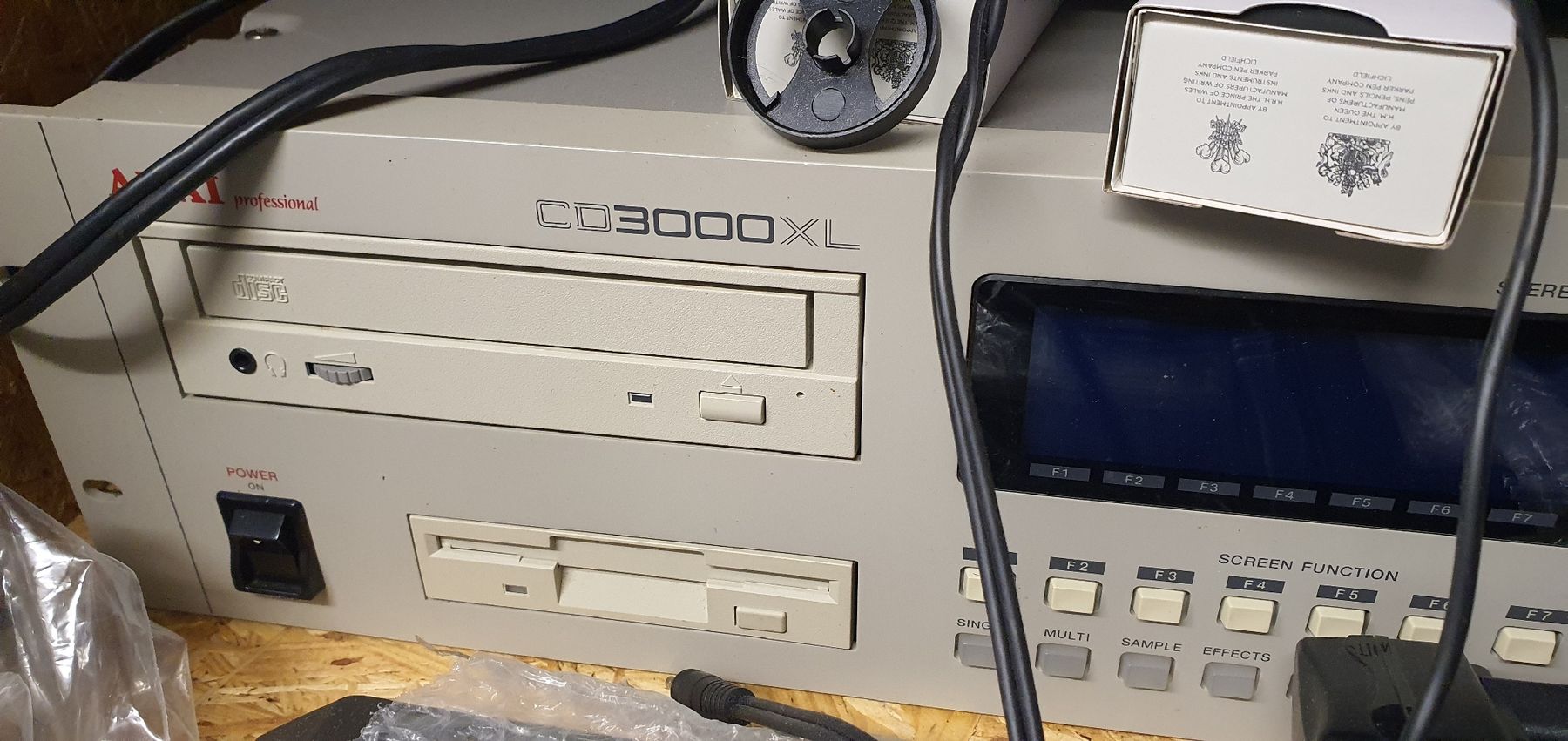 Akai Strumenti musicali: Akai CD3000XL Stereo CD-ROM Sampler inklusive Disketten – Usato da Muri AG venduto da Jeromia