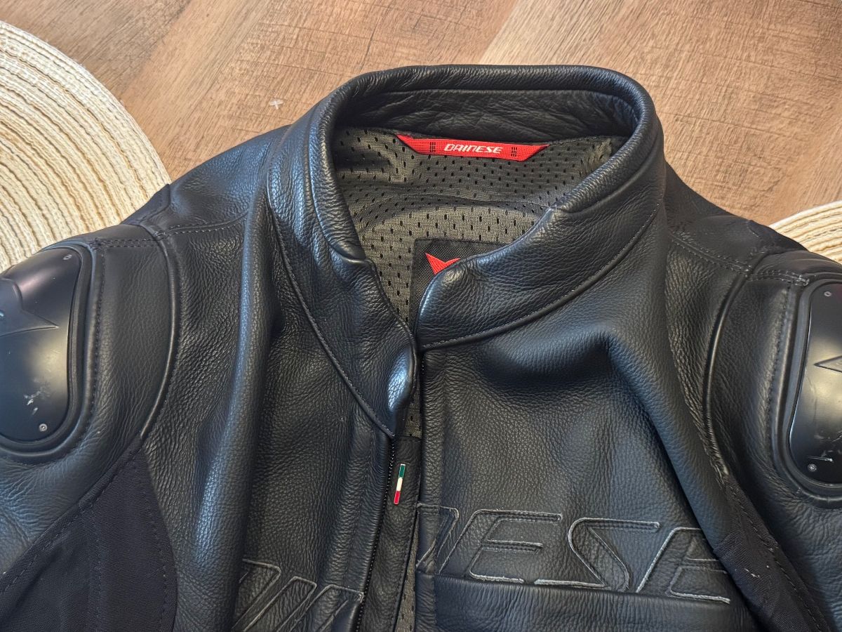 Dainese Giacche: Dainese Lederjacke Grösse 52 mit Rückenprotektor – Usato da Uzwil venduto da met_2cth 2