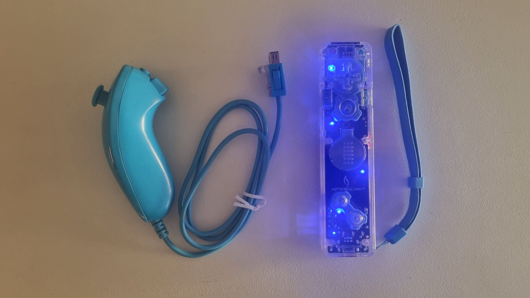 Nintendo Console: Nintendo Wii Remote Motion Controller Beleuchten + Nunchuck – Usato da Birsfelden venduto da val_d9c2 3