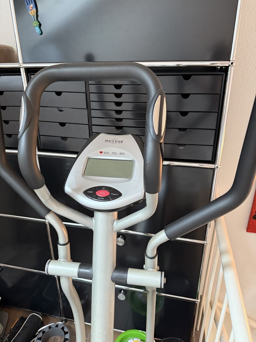 Hometrainer: Crosstrainer Maxxus Cross 100 silber gute Zustand – Usato da Hünenberg venduto da NadiaRa 1