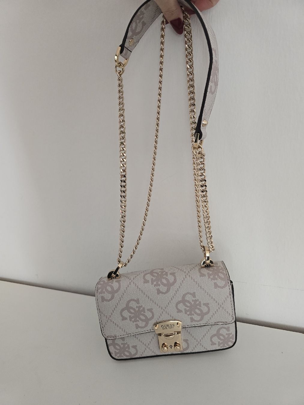 Guess Borse da donna: Guess Handtasche – Nuovo (secondo la descrizione) da Zürich venduto da Luana.N 1