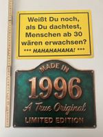 2 Blechschilder mit Spruch und Jahrgang 1996 gebraucht