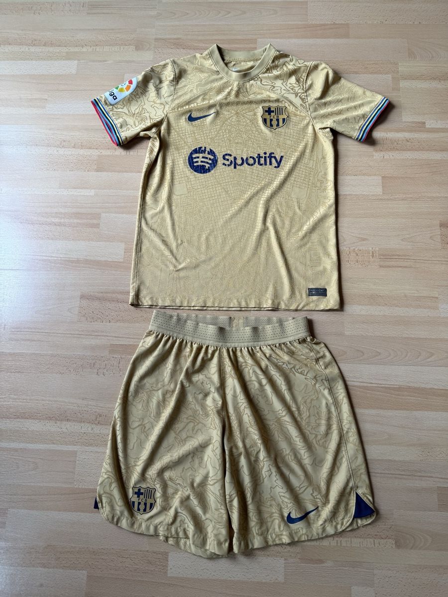 Maillots de corps & Pantalons: Barcelona Trikot Set – D'occasion à Riehen par dku_s9gx