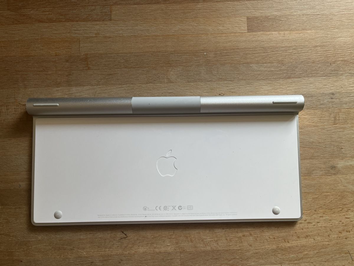 Apple Tastiere: Apple Wireless Keyboard  – Usato da Bern venduto da farfalla22 1