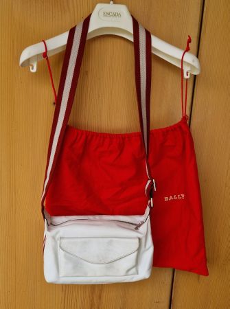Vintage BALLY Tini Tasche, weiss und rot-weisser Taschengurt