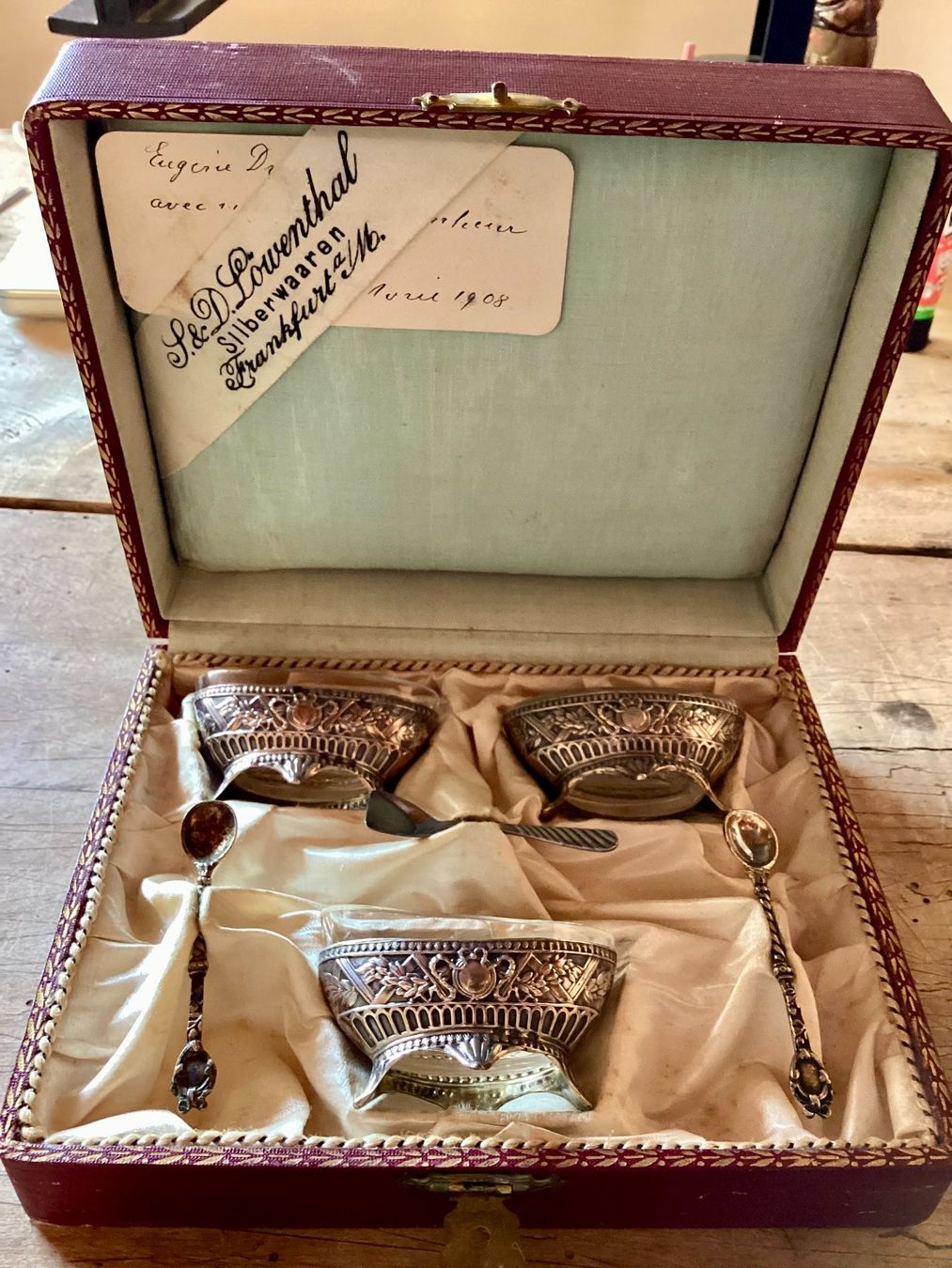 Set di piatti: Drei Salz-/Pfeffergefässe, Silber, in Original-Box – Usato da Ronco sopra Ascona venduto da R66sA22