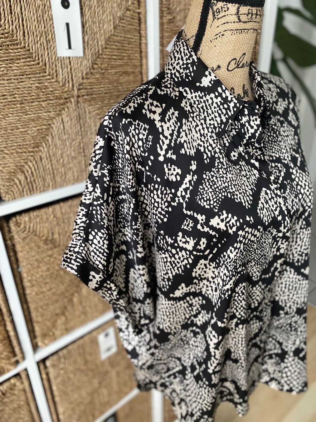Zara Blusen: ZARA shirt, XL, snake print – Neu (gemäss Beschreibung) aus Safenwil von rgs_tg62 5