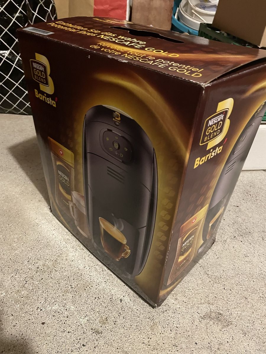 Nescafé Kaffeemaschinen & Espressomaschinen: Nescafe Gold Blend Barista – Defekt aus Rotkreuz von