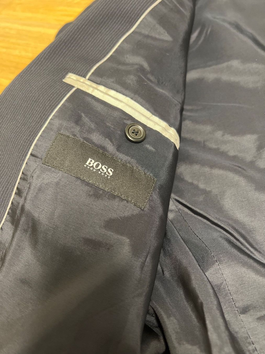 Hugo Boss Completi: Hugo Boss Heeren – Usato da Menzingen venduto da Dali2504 2