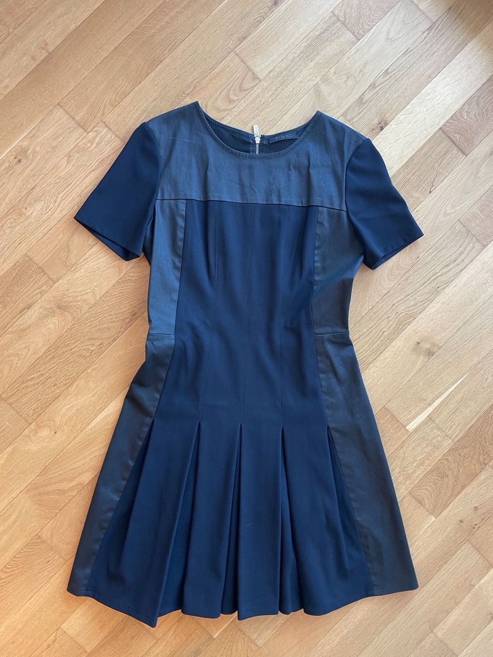 Pinko Vestiti: PINKO Kleid (M) – Nuovo (secondo la descrizione) da Zug venduto da dmjtita