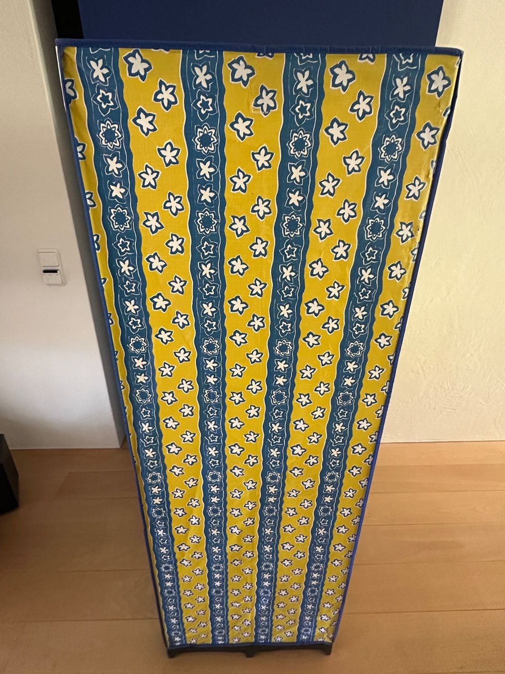 Armadi: Mottenschrank 145 x 76 x 50 – Usato da Stallikon venduto da Rsiri 2