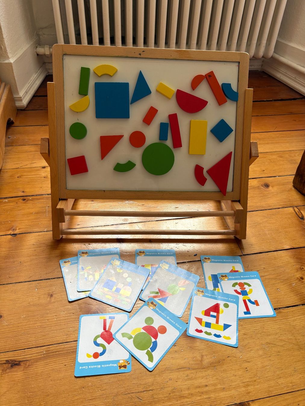 Spielzeuge: Chevalet de table multifonctionnel avec tableau magnétique – Gebraucht aus Satigny von Suisse_gigi 1