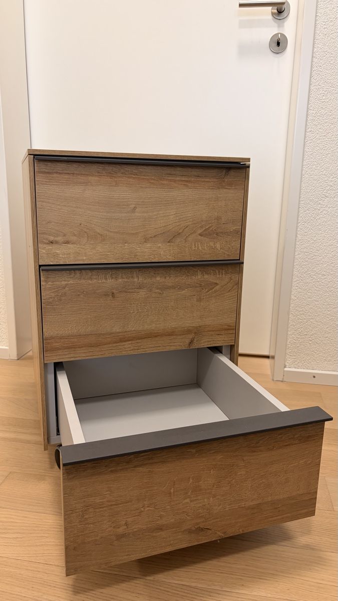 Banconi: Praktischer Rollcontainer in Holzoptik mit 3 Schubladen – Usato da Diepoldsau venduto da smrsmr