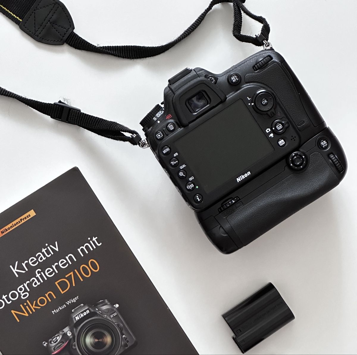 Nikon Fotocamera: Nikon D7100 + Batteriegriff & 1x Akku – Usato da Basel venduto da J.A_Quality4U 1