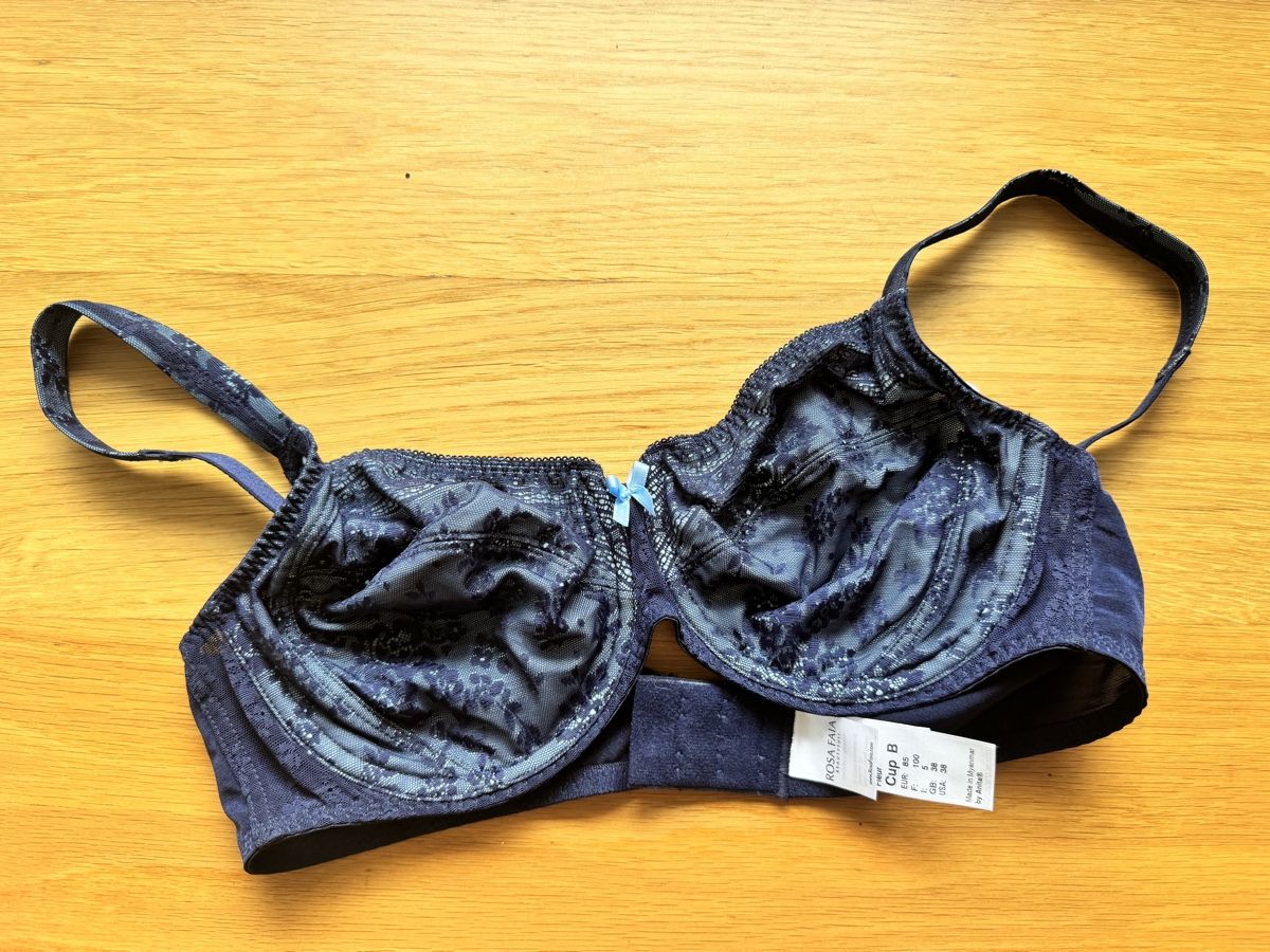 Altra biancheria intima: Rosa Faia BH Fleur Gr. 85B dunkelblau Neu – Nuovo (secondo la descrizione) da Birrwil venduto da Annaluna