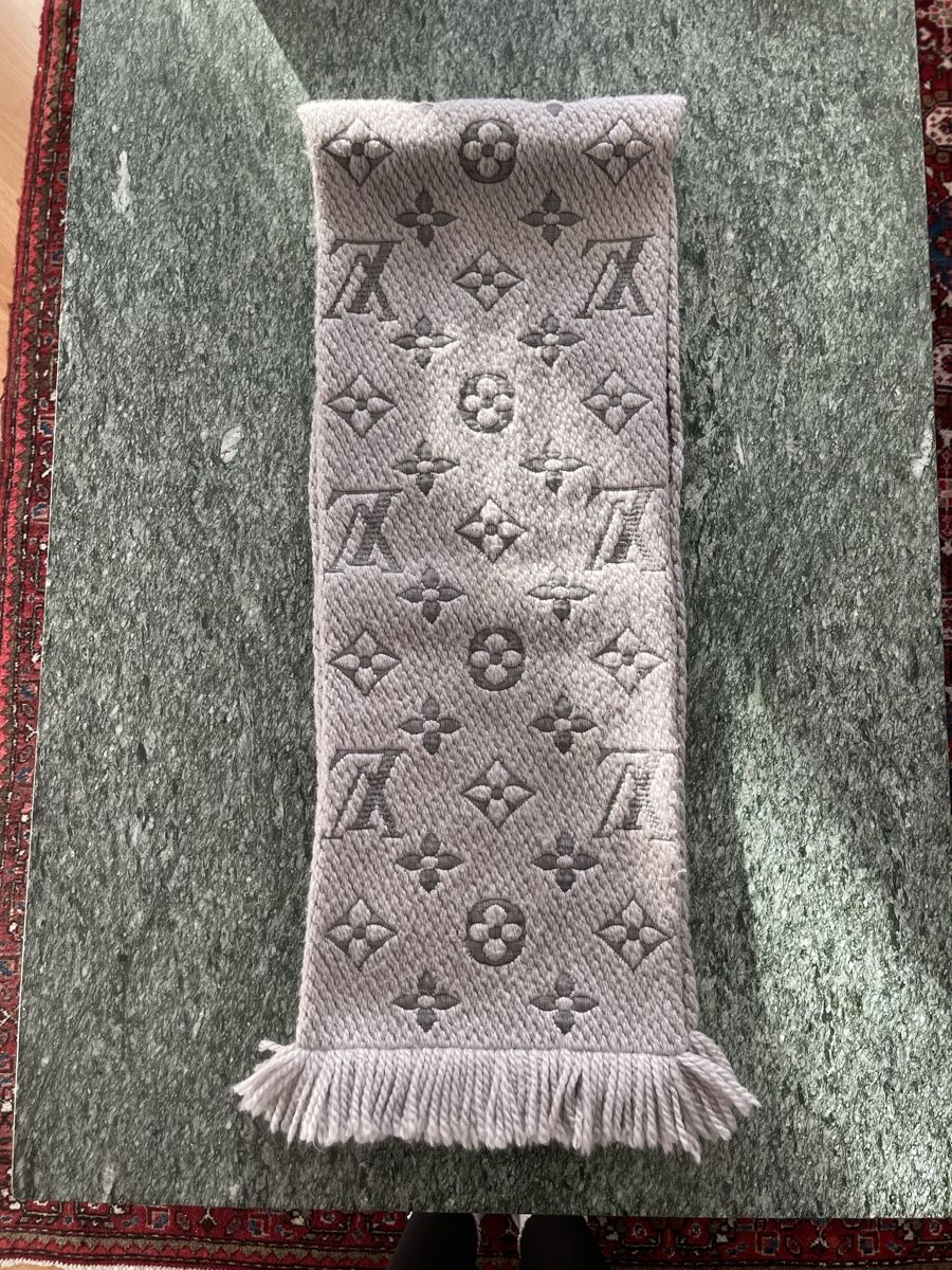 Louis Vuitton Foulard & Sciarpe: Louis Vuitton Schal – Nuovo (secondo la descrizione) da Horgen venduto da Ed0 2