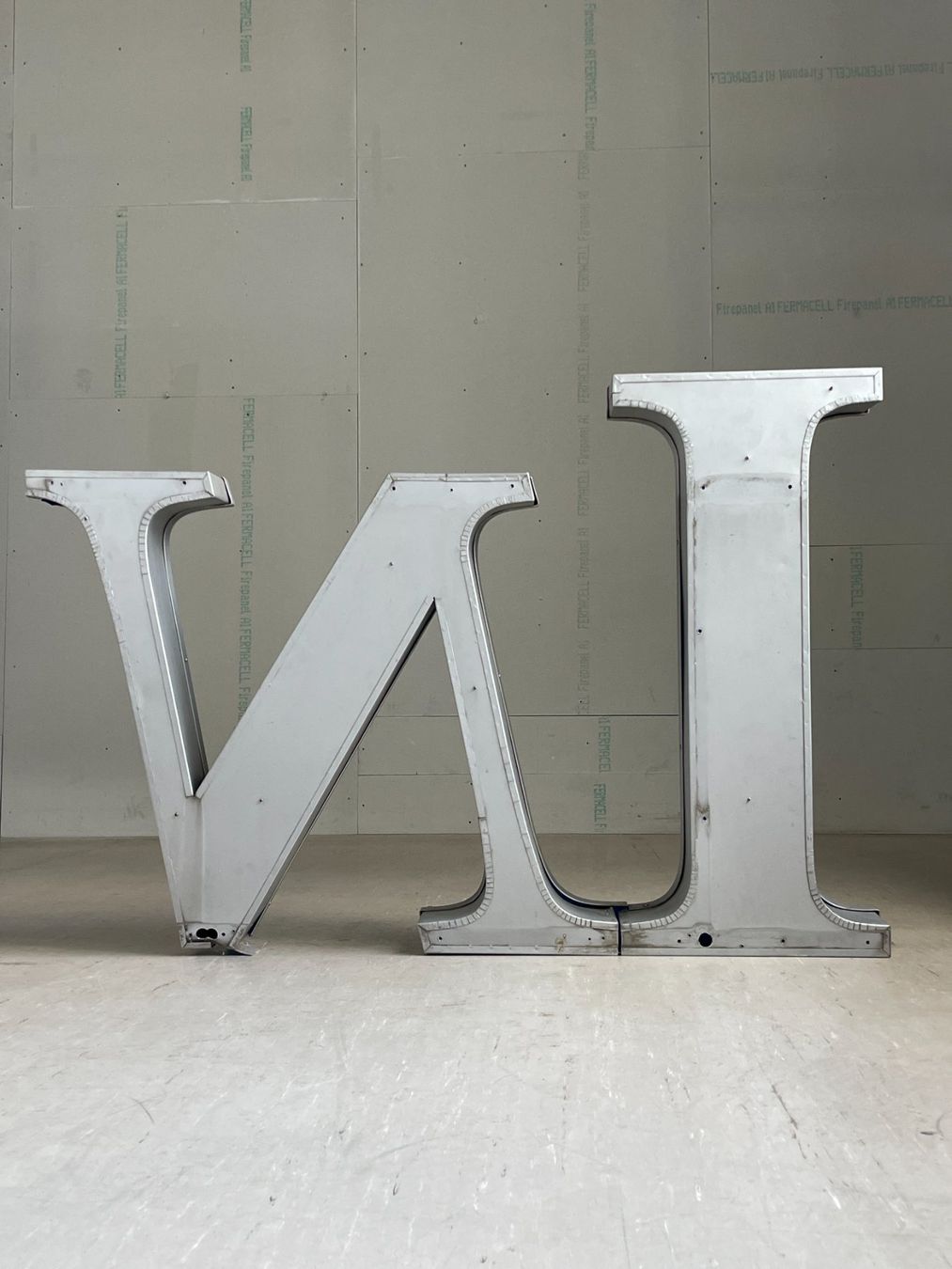 Tutte le decorazioni: Grosse Leuchtreklame Buchstaben "I" & "N" – Usato da Bern venduto da Modern-Era 8