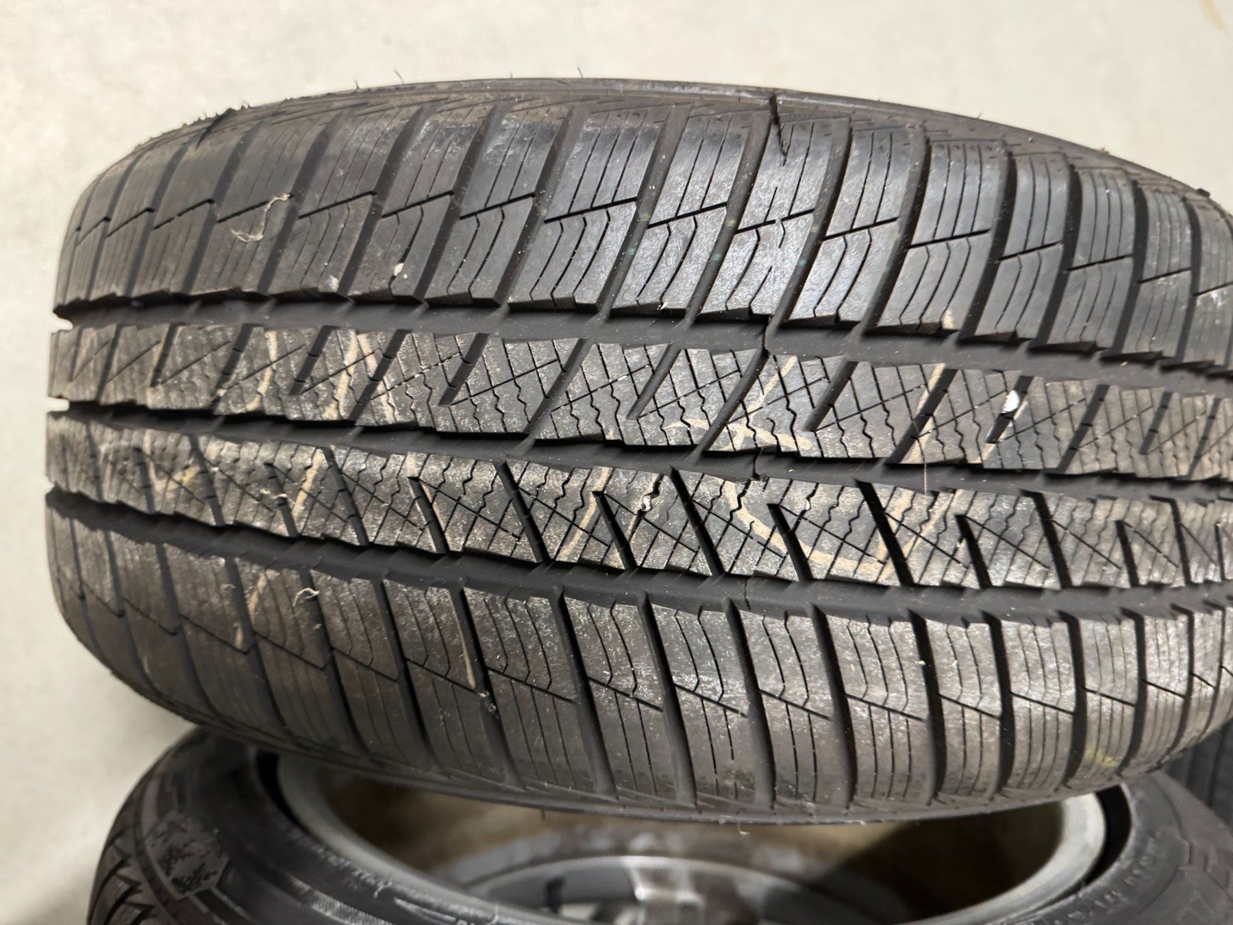 Volvo Pneus & Roues: Volvo original Winterräder 17" – D'occasion à Amsoldingen par 242GT 8