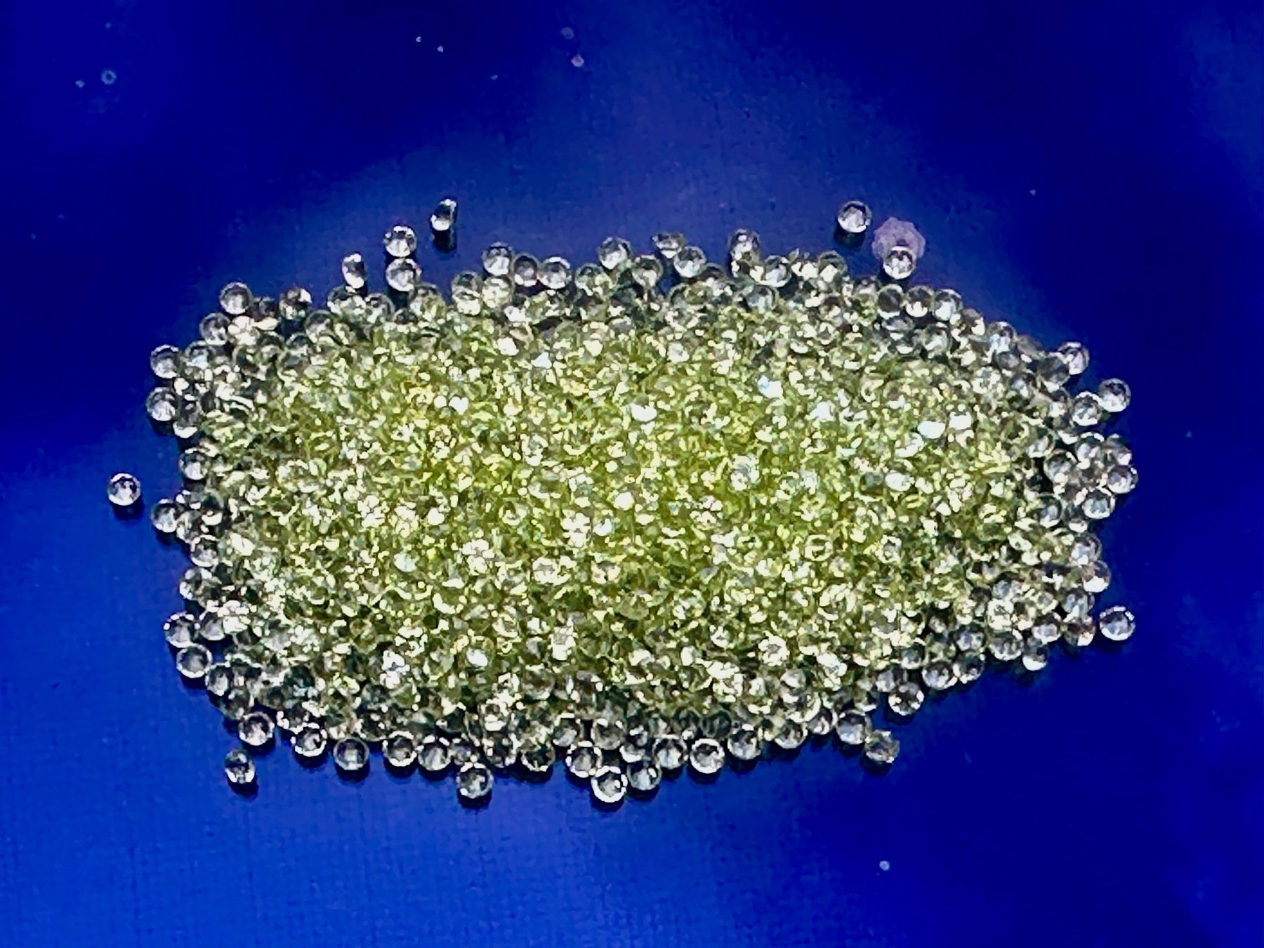 Edelsteine: 100 Stück fein brillantgeschliffene Peridot-Pointer 1,5 mm – Neu (gemäss Beschreibung) aus Langenthal von Seelenfreunde 6