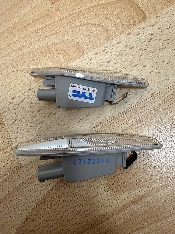 Tutti pezzi di ricambio auto: BMW E70 X5 Seitenblinker – Nuovo e nell'imballaggio originale da Fislisbach venduto da dreams02 1