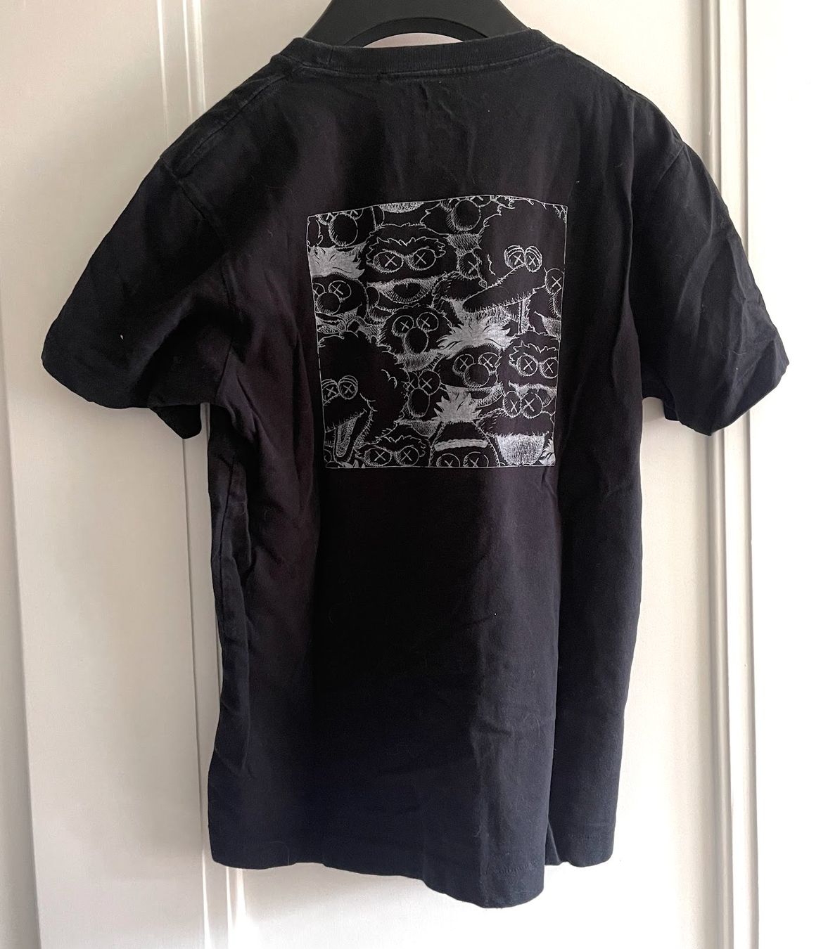 Uniqlo T-shirt: KAWS uniqlo tee – Usato da Zürich venduto da aliiix 1