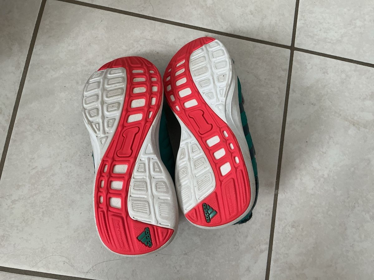 Adidas Schuhe für Jungen: Innenturnschuhe Grösse 34 – Gebraucht aus Grellingen von gartenzwerg03 3