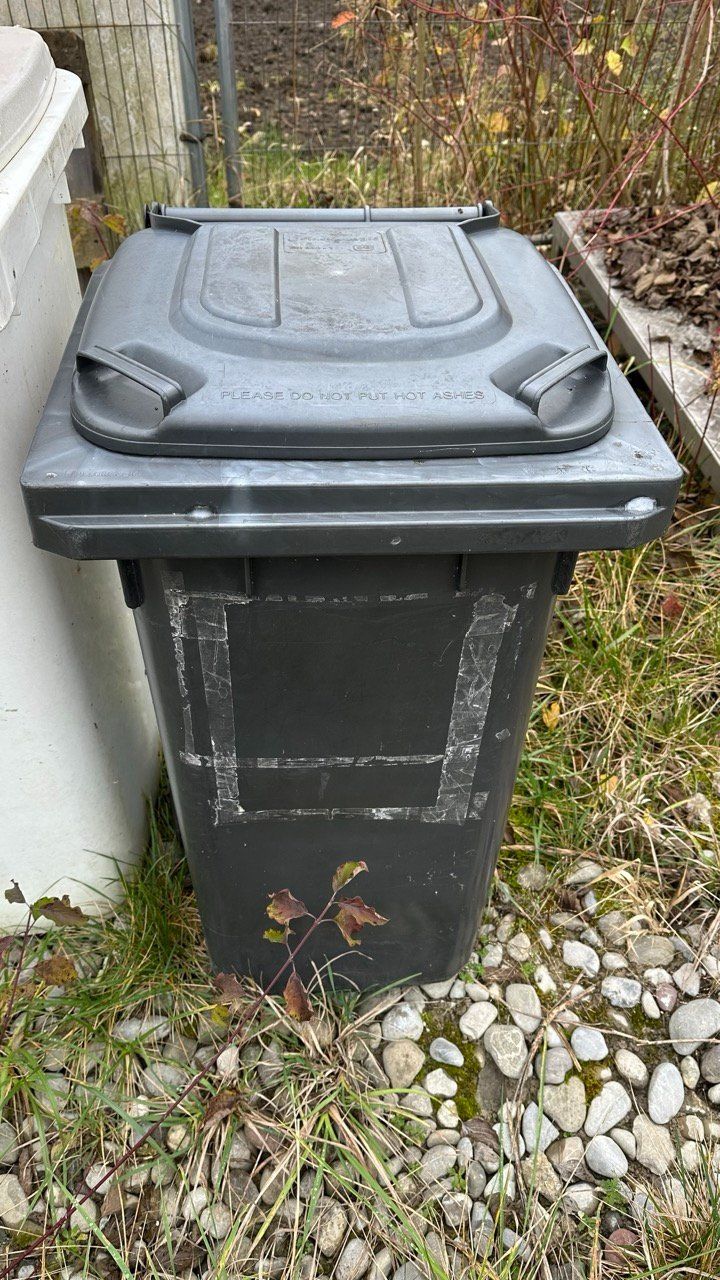 Banconi: Abfallbehälter, Rollcontainer 120 Liter schwarz – Usato da Dübendorf venduto da rog_8pqk