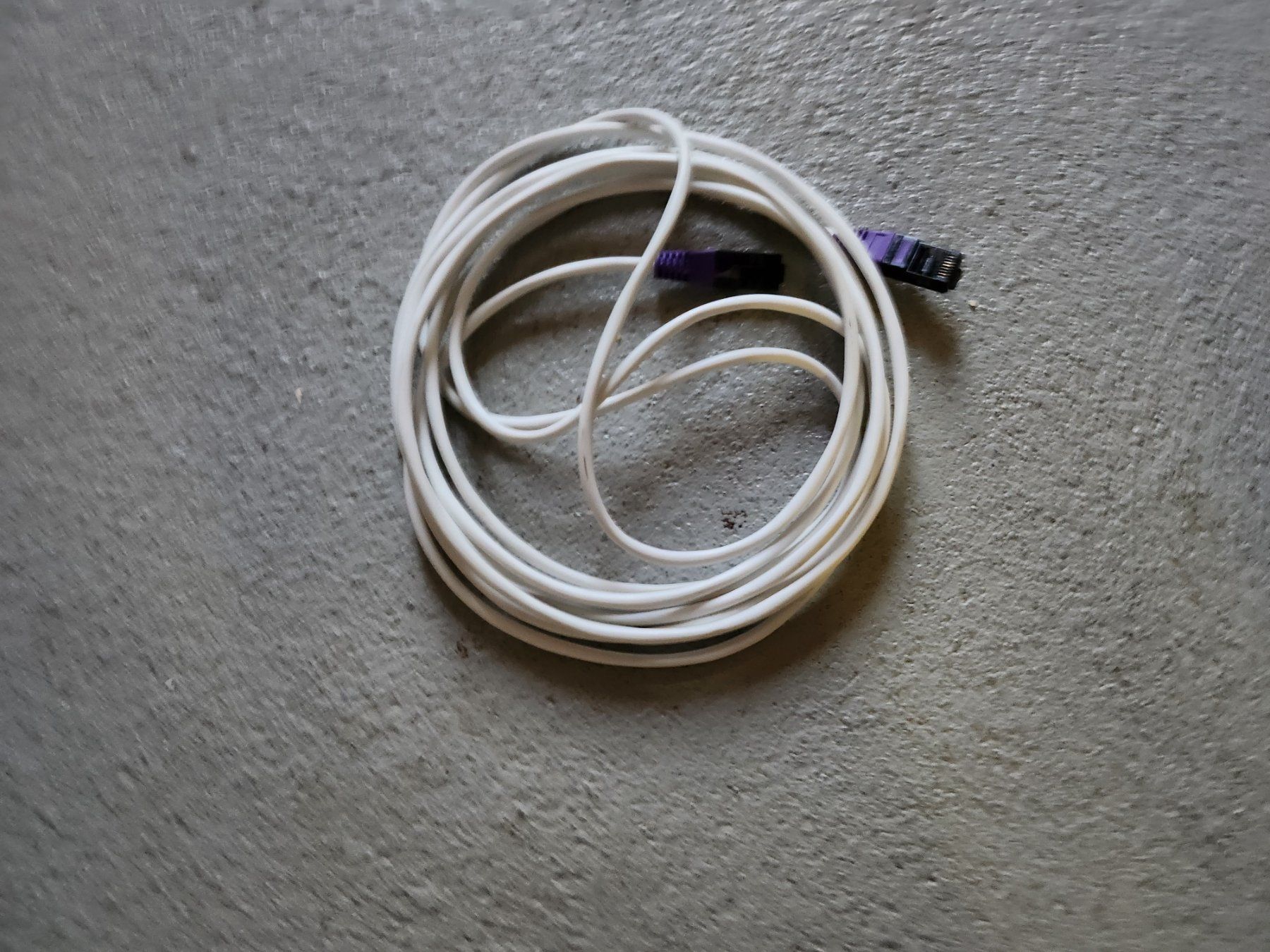 Câbles: Ethernet Patch Kabel RJ45 Grau Stecker Violet  1.5 - 2m neu – Neuf (Voir description) à Unterägeri par 0alfa0