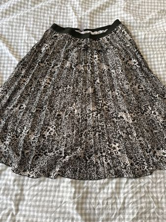 Chic Animal Print Pleated Skirt