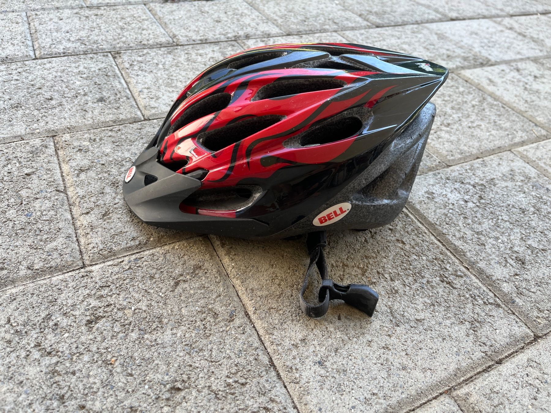 Bell Helme: Bell Velohelm | Skateboardhelm, Grösse 50-57cm – Gebraucht aus Humlikon von snowpeak101