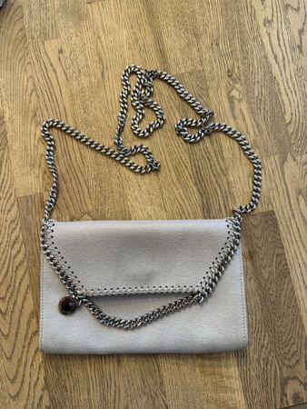 Stella McCartney Falabella Wallet on Chain hellgrau