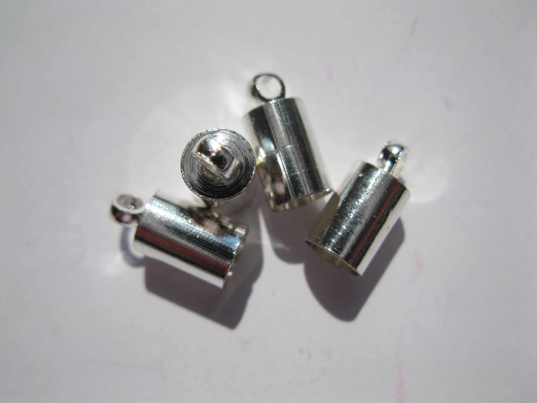 Perle (finte): 8 Endkappen versilbert 5mm – Nuovo e nell'imballaggio originale da St. Margarethen TG venduto da LuanaKa