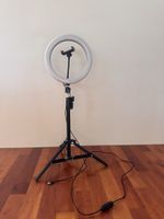Dreibein Stativ Halterung mit LED Ringleuchte