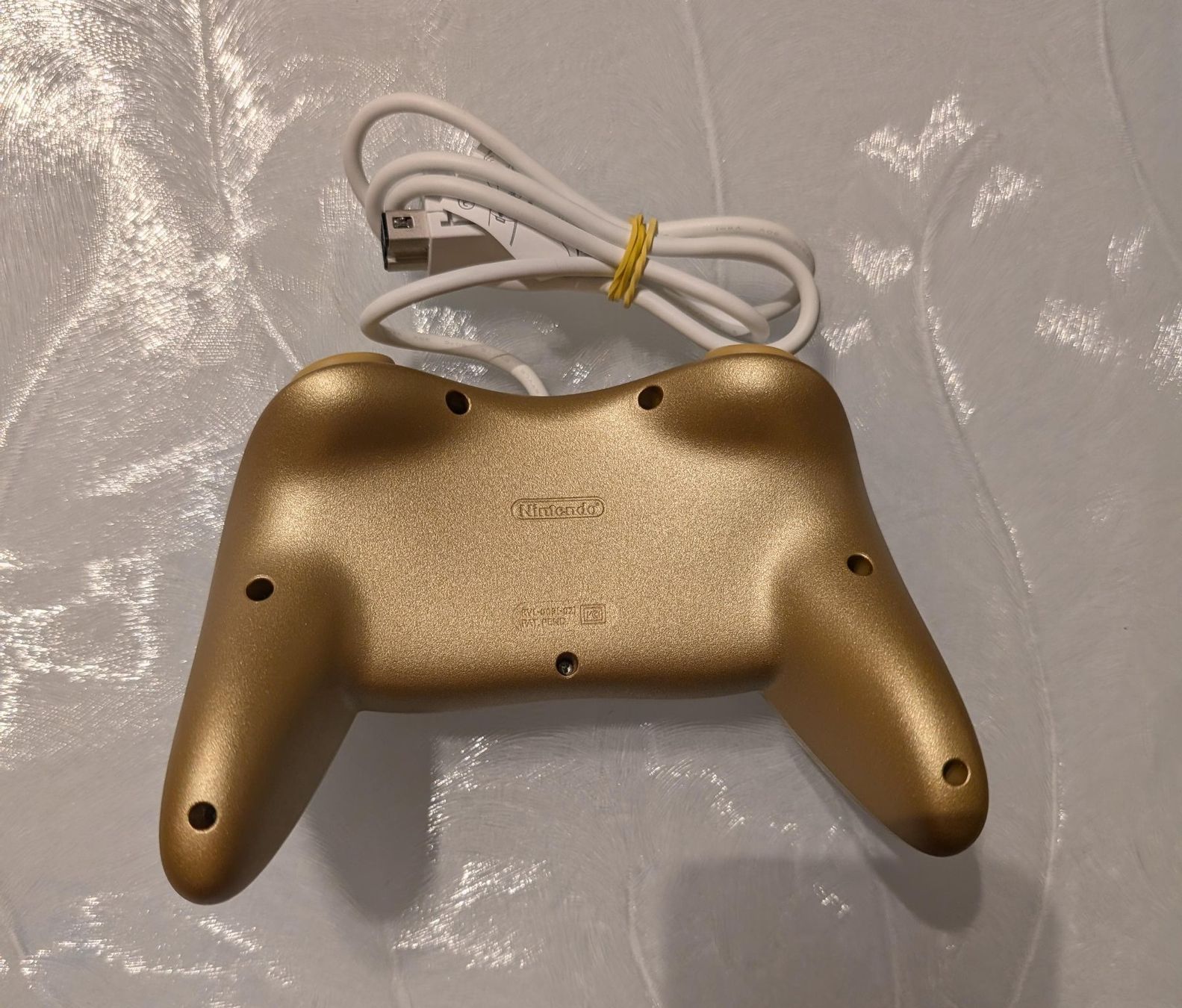 Controller: Wii GOLD Controller Set: 2 LIMITED Controller (Zelda, Bond, – Nuovo (secondo la descrizione) da Schaffhausen venduto da sabrina915 2