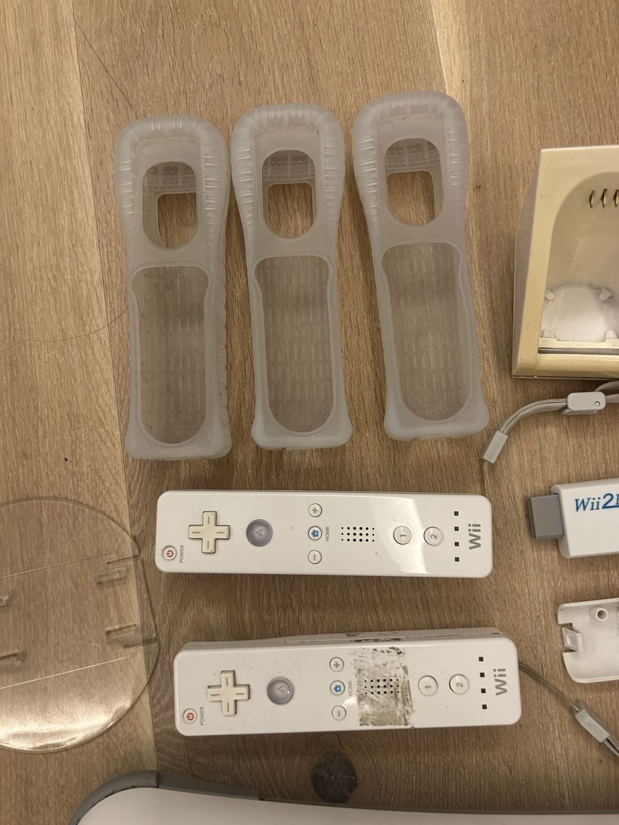 Nintendo Console: Big Wii lot  – Usato da Zürich venduto da valico 1