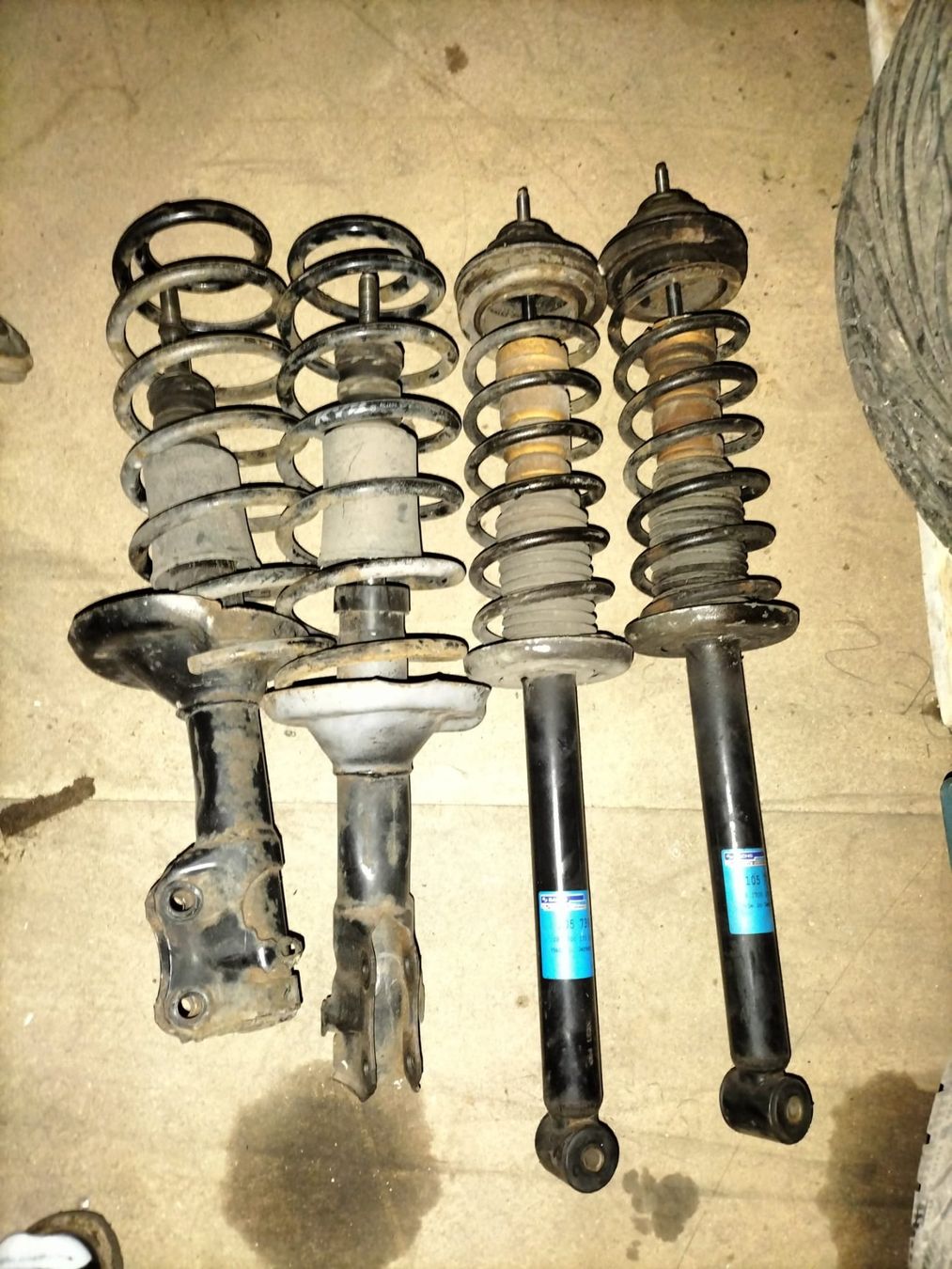 Volkswagen Tutti pezzi di ricambio auto: VW Golf 2 Fahrwerk – Usato da Montlingen venduto da Cram88