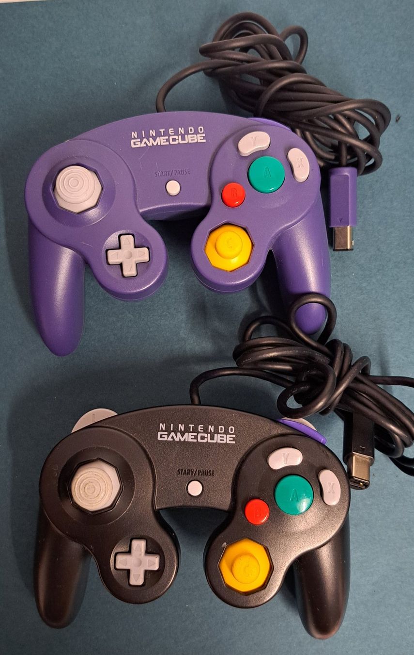Nintendo Manettes: Nintendo GameCube Original 2 Stück Controller – D'occasion à Biel/Bienne par Sasha4u