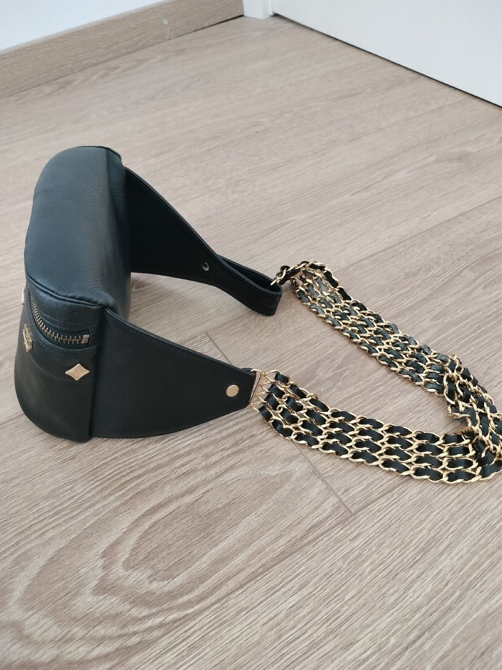 Mcm Taschen: MCM Bauchtasche Schwarz Gold Kette – Gebraucht aus Meinier von hwe_zky5 1
