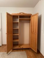 Holzschrank in 8185 Winkel abzuholen