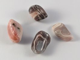 Botswana Achat Trommelsteine 4Stk. 1,8 bis 2,5cm