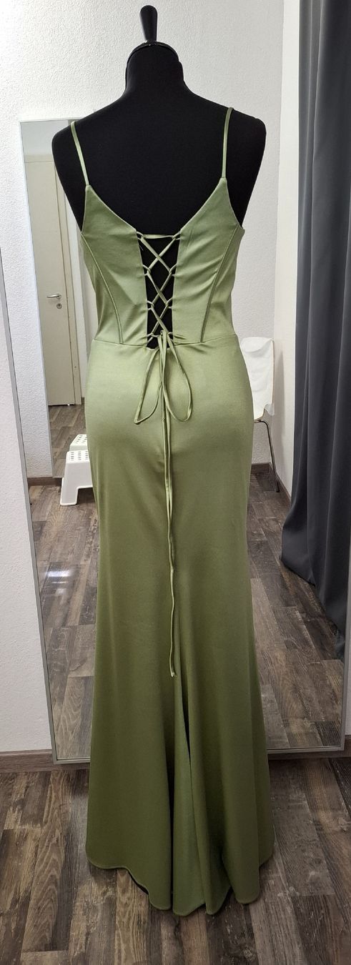 Robes: Abendkleid Green – Neuf (Voir description) à Uster par VMT. 5
