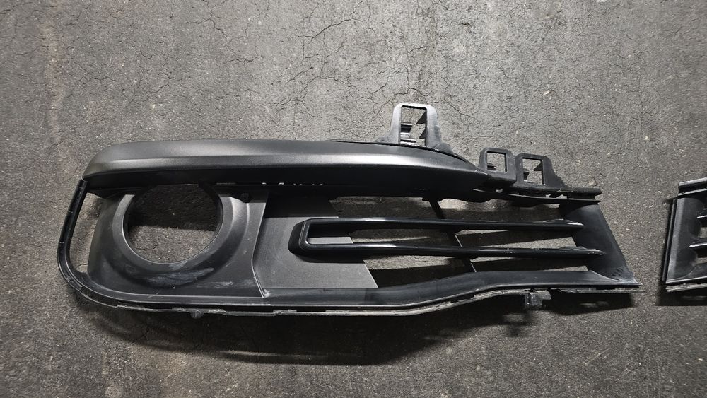 BMW Tutti pezzi di ricambio auto: BMW Luxery line Nebelscheinwerfer Abdeckung f30 f31 – Usato da Rheinfelden venduto da Moeoep 2