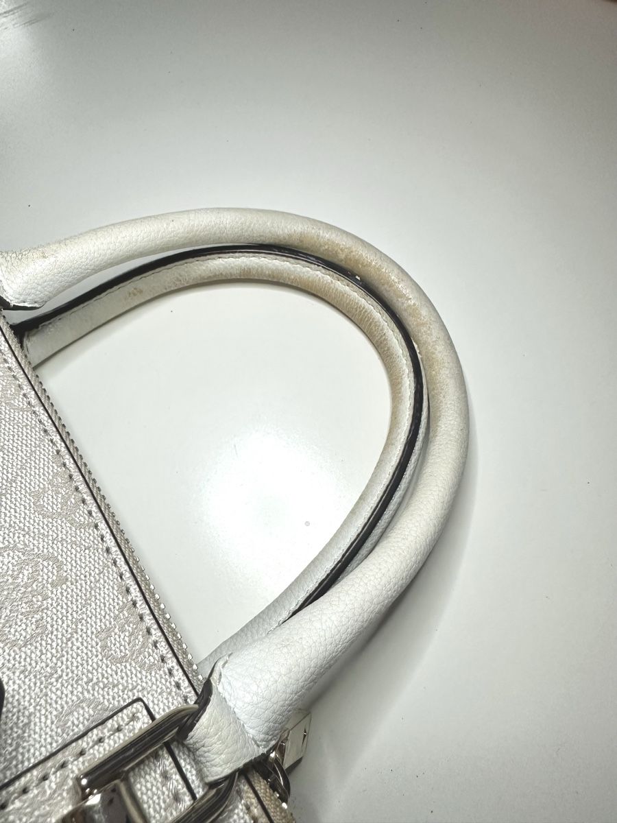 Guess Taschen für Damen: Guess Tasche – Gebraucht aus Uetikon am See von jael_87 3