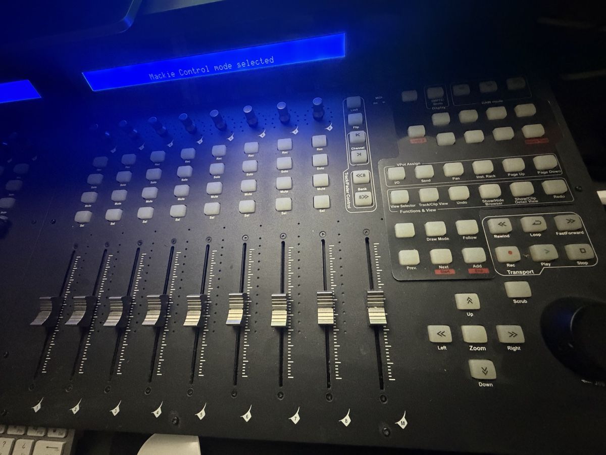 Icon Console di mixaggio: Icon qcon pro G2 + Ex – Usato da Corbeyrier venduto da ant_2r6l 2