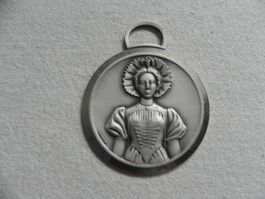 Medaille Schweiz Trachten Frau Prägung von Firma Huguenin