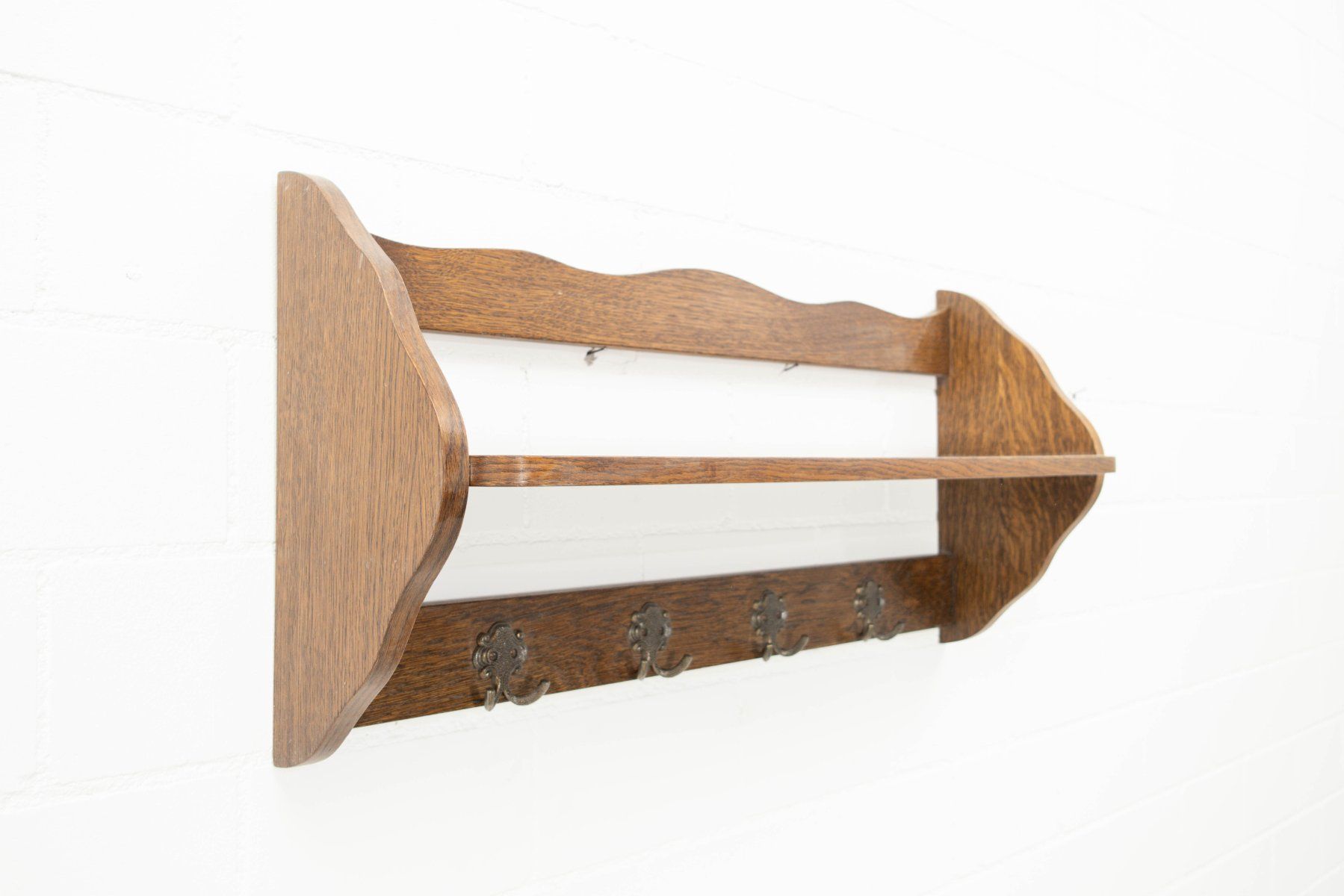 Guardaroba: Wandgarderobe aus Holz mit Regalboden – Usato da Zürich venduto da ZuercherBrockenhaus